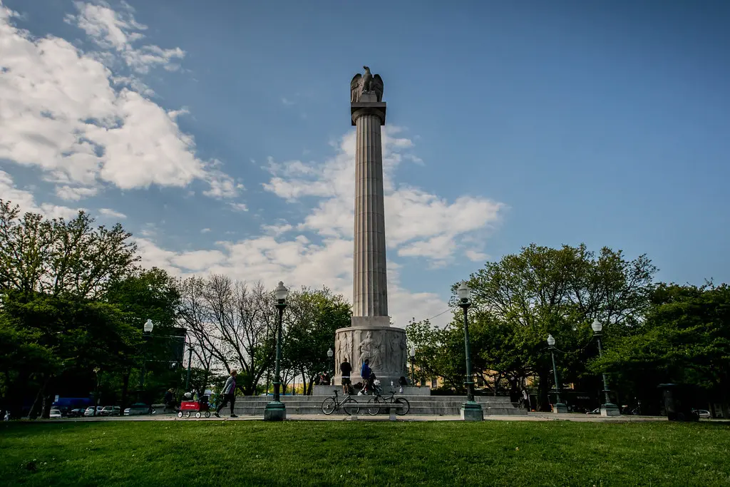 A photo of Logan Square's Centennial Monument 